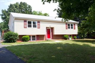205 Robinhood Rd, Staunton, VA 24401-1868