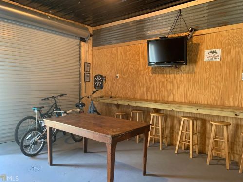 205 Candler St, Metter, GA 30439-3765