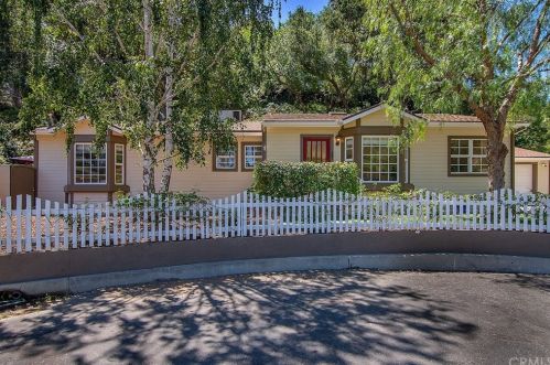 3620 Longview Valley Rd, Van Nuys, CA 91423-4415