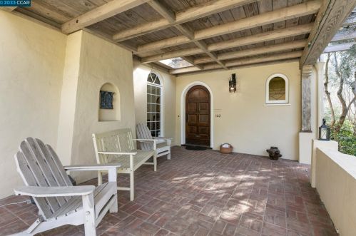 102 Southwood Dr, Palo Alto, CA 94301-3134