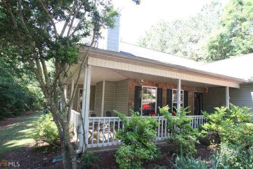 40 Hazelnut Ct, Porterdale, GA 30016-5599