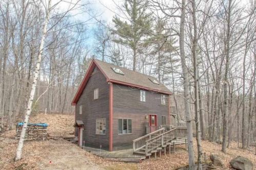 2 Middle Shore Dr, Madison, NH 03849-5520
