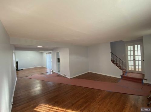 15 Margie Ave, Cresskill, NJ 07626-1507