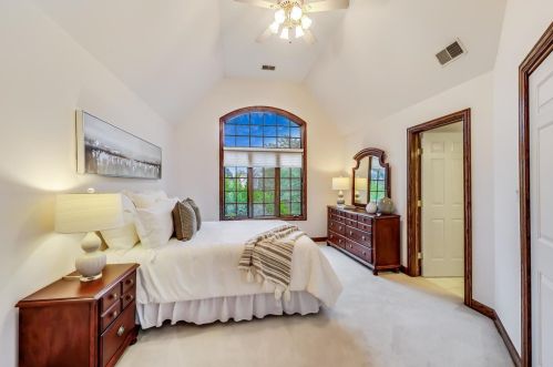 6972 Fieldstone Dr, Willowbrook IL  60527-6969 exterior