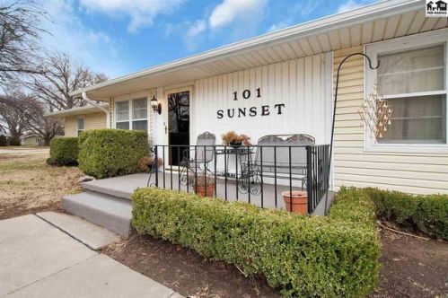 101 Sunset Ln, Haven, KS 67543-9206
