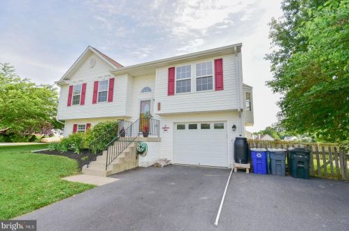 49 Sternway Dr, Charles Town, WV 25414-2564