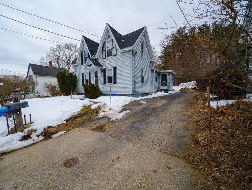 9 Valley St, Derry, NH 03038-2524
