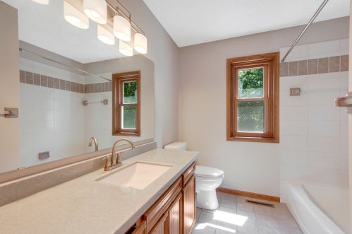 663 Bridle Ridge Rd, Saint Paul MN  55123-1679 exterior