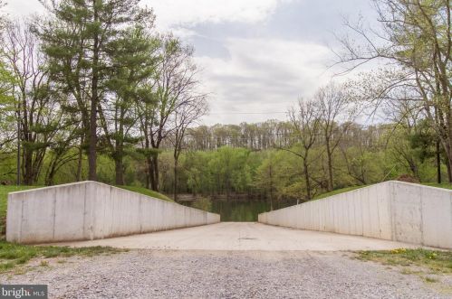 22 Mississippi Pt, Falling Waters WV  25419-1607 exterior