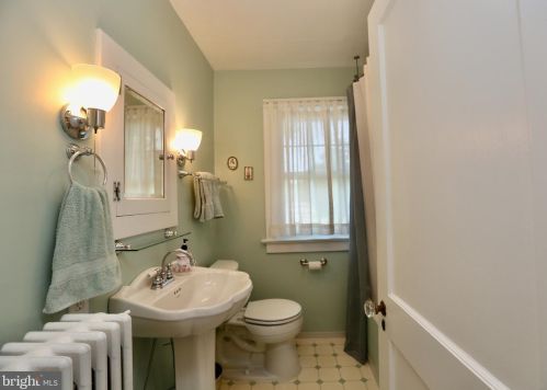 232 Holly Ave, Pitman NJ  08071-1257 exterior