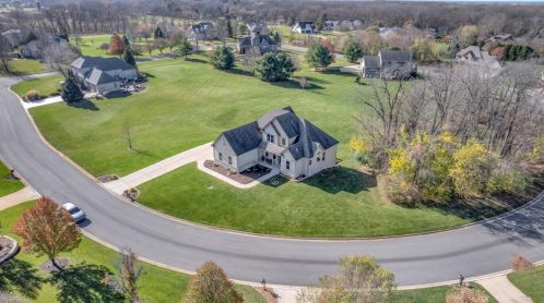 640 Gainesway Circle Rd, Valpo, IN 46385-8901