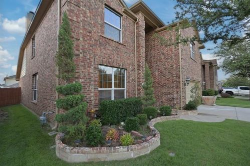 4212 Bridgestone Dr, Fort Worth, TX 76123-8005
