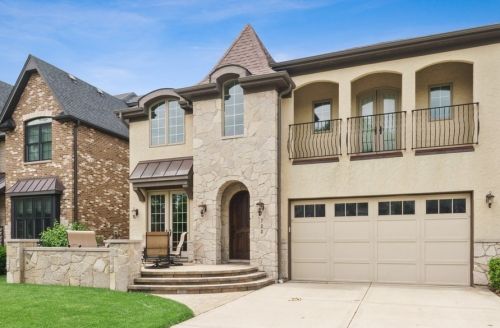 722 Parkside Ave, Elmhurst, IL 60126-4324