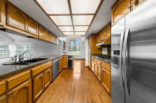 9884 Oak Ranch Pl, Elk Grove, CA 95624-9687
