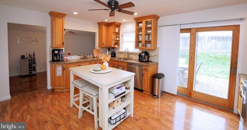 51 Sunset Blvd, Trenton NJ  08690-3950 exterior