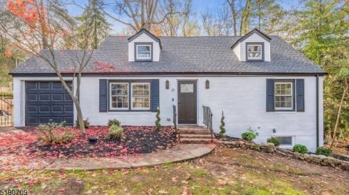 37 Seaman Rd, Town Center, NJ 07052-3632