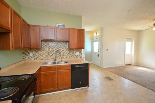 206 Hastings St, Cincinnati OH 45219-1420 exterior