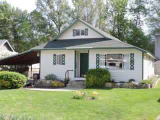 102 Meadow Sweet Pl, Cashmere, WA 98815-1299