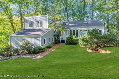 10 Lefferts Ct, Middletown NJ  07748-3031 exterior