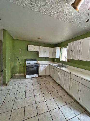 210 Barozzi Ave, Modesto, CA 95351-5304