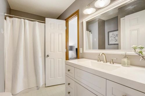 15953 Finch Ave, Saint Paul MN  55124-5811 exterior