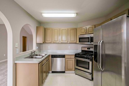 1041 Crest Ridge Pl, Marietta, GA 30060-4504