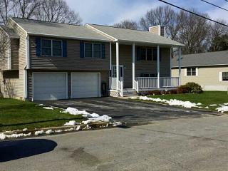 22 David Dr, Lincoln, RI 02865-2239
