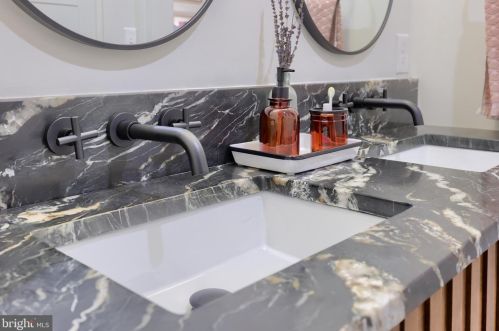 330 Mary St, Lancaster PA  17603-3328 exterior