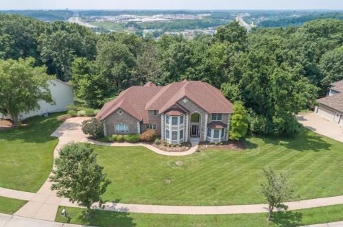738 River Hills Dr, Fenton, MO 63026-3160