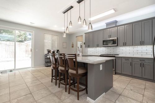 1483 Estrella Way, Turlock CA  95382-8633 exterior