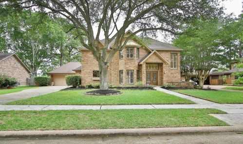 1847 Raintree Cir, Taylor Lake Village, TX 77586-5930