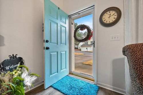 123 Stoneforest Dr, Holly Springs GA  30189-2554 exterior