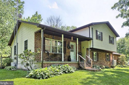 2122 Walnut Bottom Rd, Carlisle PA 17015-9122 exterior