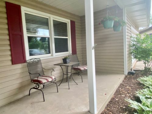 380 Silverleaf Blvd, Carol Stream, IL 60188-1602