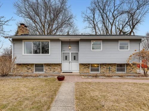 1911 Grant Rd, Saint Paul, MN 55112-7828