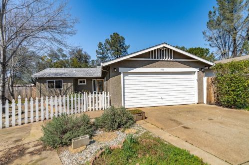 1792 Cameo Ct, Redding, CA 96002-0445