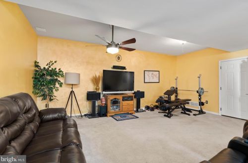 276 Pne Crk Dr, Carlisle PA  17013-9611 exterior