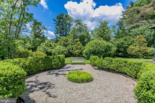 19 Greenhouse Dr, Princeton NJ  08540-4801 exterior