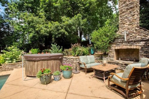 4734 Dudley Ln, Atlanta GA  30327-3330 exterior