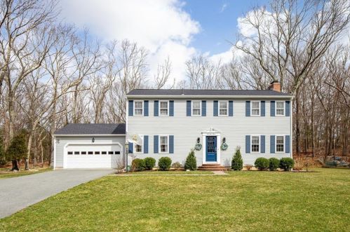 75 Sunset Dr, Warwick, RI 02818-1914