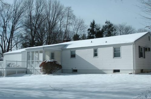 9 Arnold Ln, Norwalk, CT 06853-1902