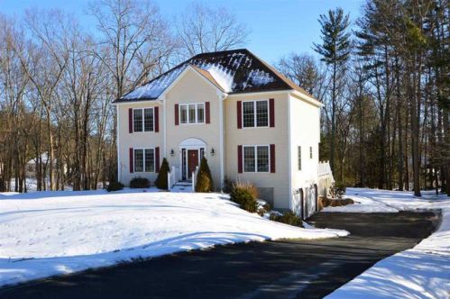 21 Jenny Dr, Goffstown, NH 03045-2834