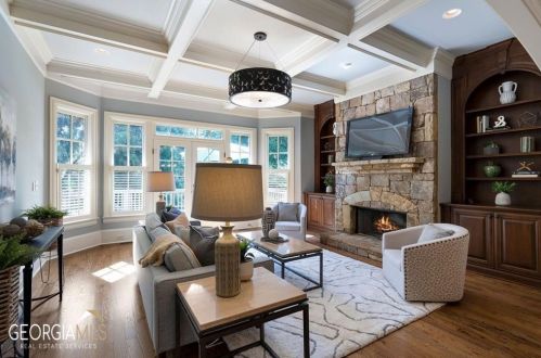 555 Glenmanor Ct, Atlanta GA  30328-4270 exterior