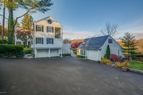 345 Round Hill Rd, Greenwich CT  06831-3303 exterior