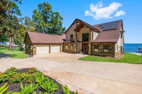 41 Duke Cir, Stephen Creek, TX 77331-3352