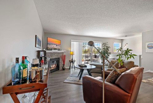 4924 Grenwich Ave, Saint Paul MN  55128-2059 exterior