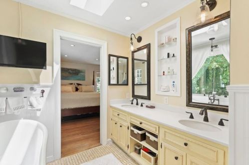 5700 Lake Island Dr, Atlanta GA  30327-4836 exterior