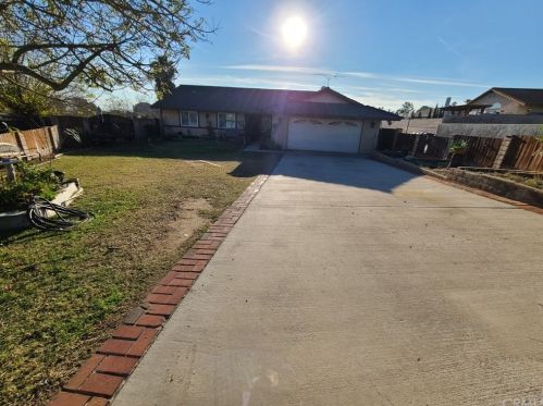7040 John Dr, Riverside, CA 92509-5545