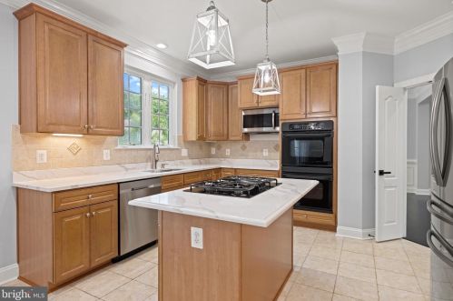 19308 Bothwell Ct, Triangle VA  22172-2341 exterior
