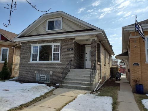 6145 Eddy St, Chicago, IL 60634-4122